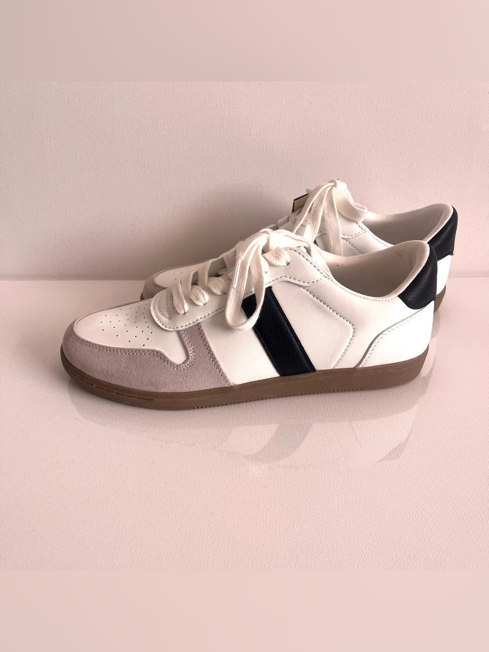 Universal Thread™ Size 9 Women’s Nikita Fashion Sneakers w/ Memory Foam Insole - Picture 3 of 15